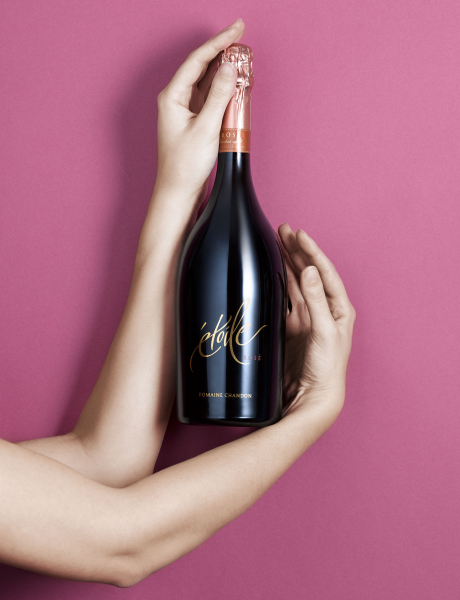 CHANDON_MAIN_CARESSE3.jpg.jpeg