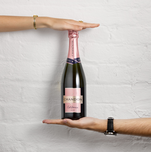 CHANDON_MAIN_CARRE2.jpg.jpeg